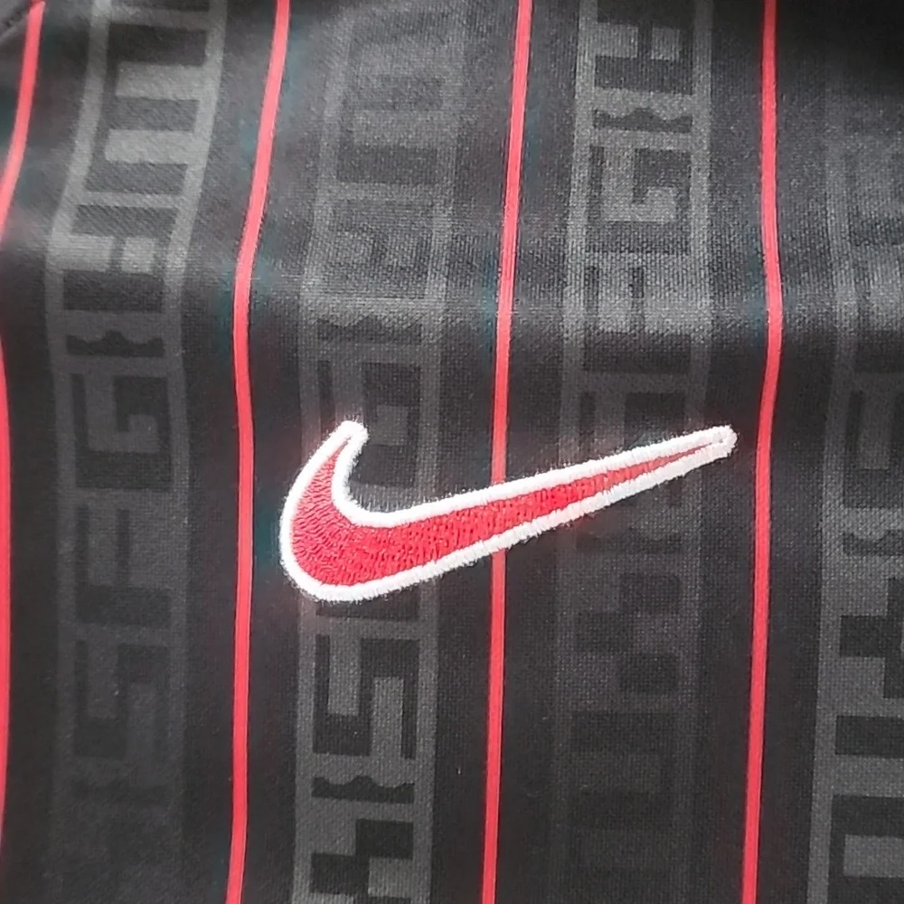 🔥Liverpool F.C. Nike Jersey -- LeBron Theme!! XL ! 🔥 - Picture 6 of 7